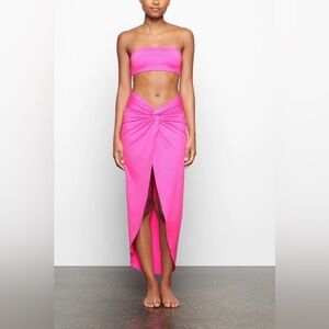 New Skims Signature Swim Sarong Skirt - Taffy Neon Pink Small NWT 🩷